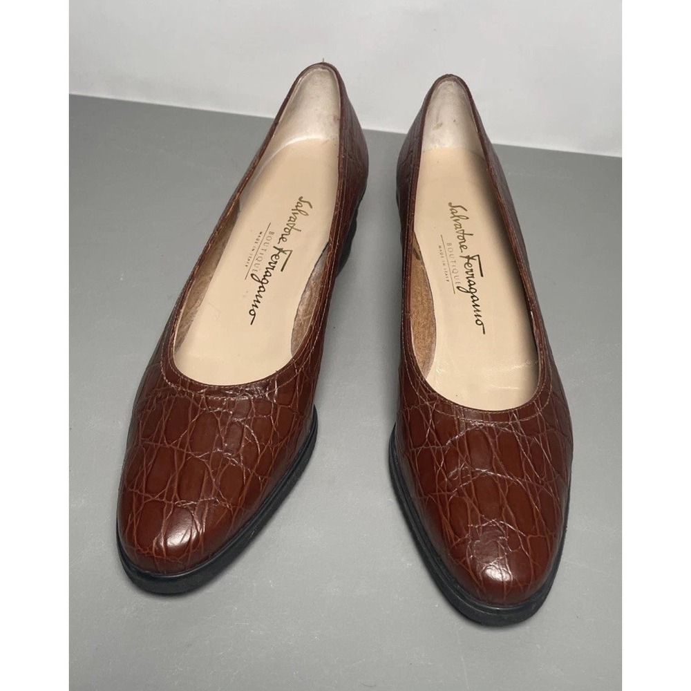 SALVATORE FERRAGAMO BOUTIQUE Women's 9.5 AA‎ Brown Leather Croc Embossed Shoes
